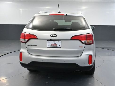 Used 2015 Kia Sorento LX image 6