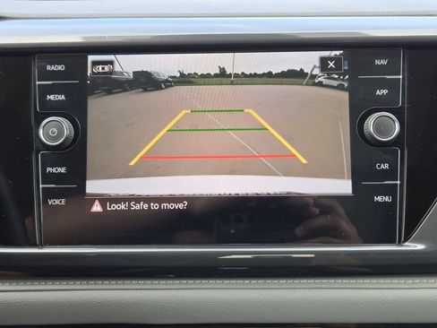 Used 2022 Volkswagen Taos SEL w/ Panoramic Sunroof Package FWD image 13