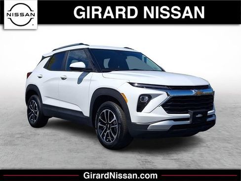 Used 2025 Chevrolet TrailBlazer LT AWD/4WD image 1