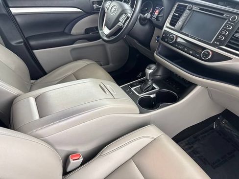 Used 2019 Toyota Highlander XLE w/ Protection Package #3 AWD/4WD image 21