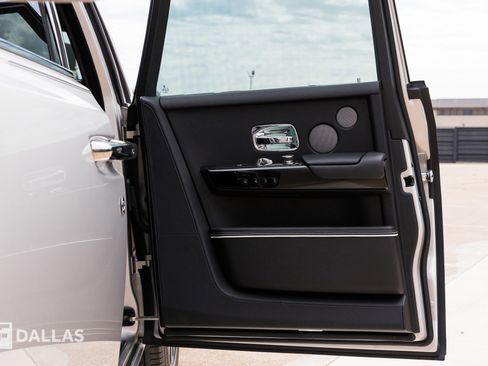 Used 2023 Rolls-Royce Phantom Sedan w/ The Phantom Package image 34