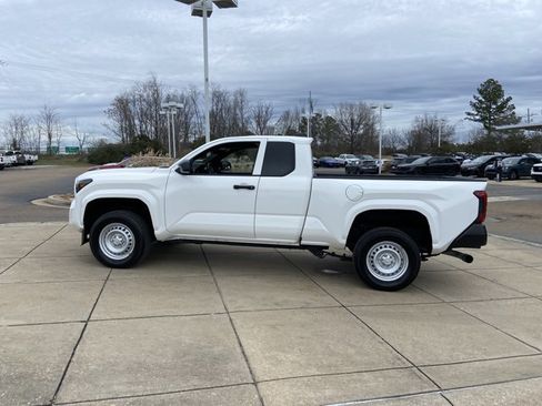 Used 2024 Toyota Tacoma SR image 6