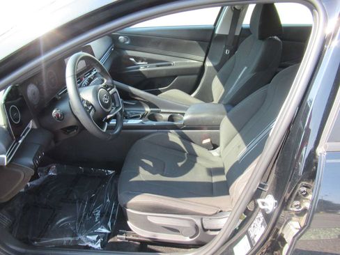 Used 2023 Hyundai Elantra SEL w/ Convenience Package FWD image 13
