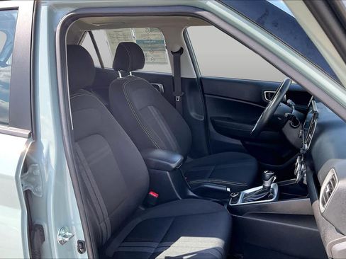 Used 2025 Hyundai Venue SEL FWD image 9