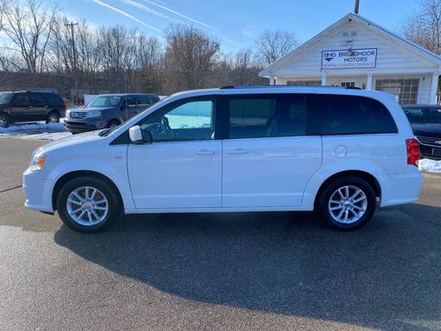 Used 2019 Dodge Grand Caravan SXT image 2