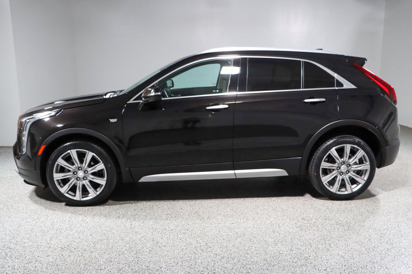 Used 2023 Cadillac XT4 Premium Luxury w/ Cold Weather Package FWD image 10