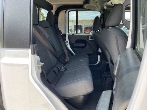 Used 2025 Jeep Gladiator Sport AWD/4WD image 16