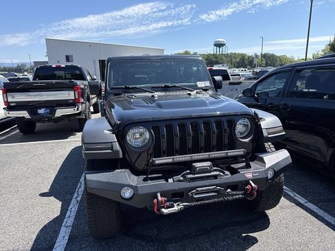 Used 2023 Jeep Wrangler Unlimited Rubicon w/ Cold Weather Group AWD/4WD image 4