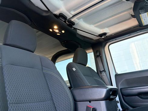 Used 2021 Jeep Wrangler Sport AWD/4WD image 17