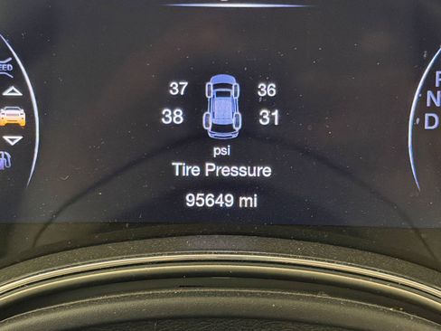 Used 2017 Jeep Grand Cherokee Limited image 18