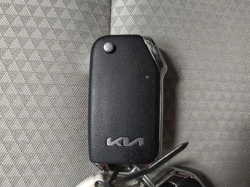 Used 2025 Kia Soul LX w/ LX Technology Package image 32