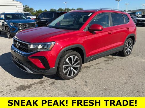 Used 2023 Volkswagen Taos SE w/ Panoramic Sunroof Package AWD/4WD image 3