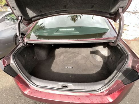 Used 2024 Nissan Altima 2.5 SV w/ SV Premium Package FWD image 25