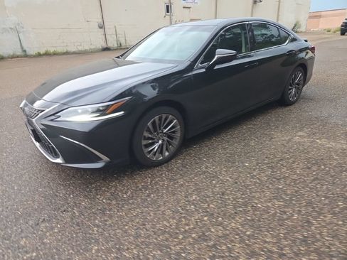 Used 2024 Lexus ES 300h Ultra Luxury w/ Accessory Package (Z1) FWD image 4