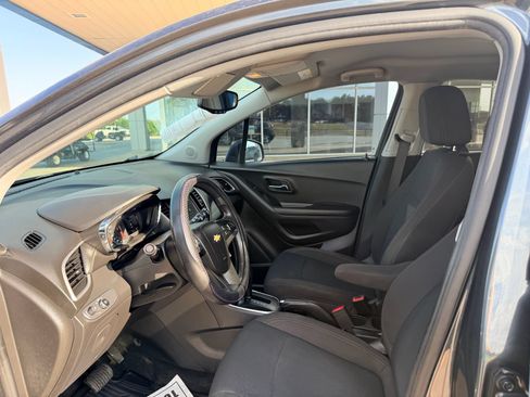 Used 2021 Chevrolet Trax LS w/ Tint and Cruise Package FWD image 11