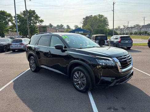 Used 2024 Nissan Pathfinder SV FWD image 2