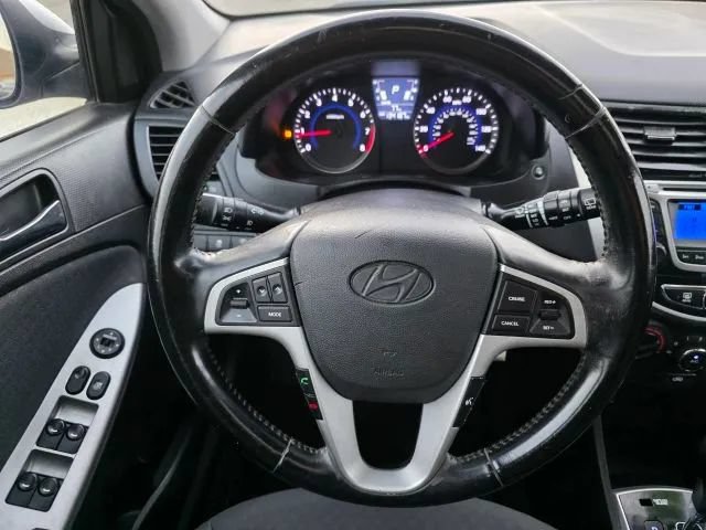 Used 2014 Hyundai Accent SE w/ Option Group 3 FWD image 14