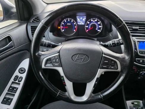Used 2014 Hyundai Accent SE w/ Option Group 3 FWD image 14