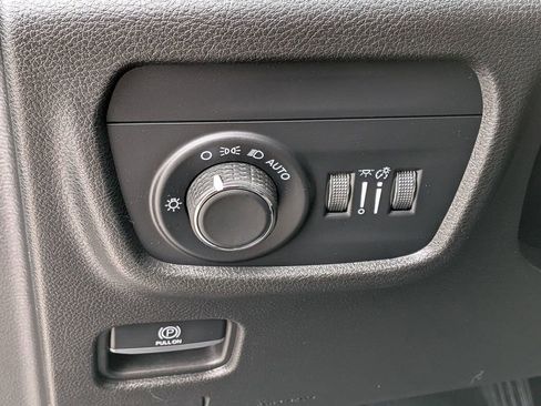 Used 2023 Jeep Grand Cherokee Altitude image 15