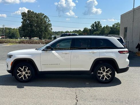 Used 2023 Jeep Grand Cherokee Limited AWD/4WD image 3