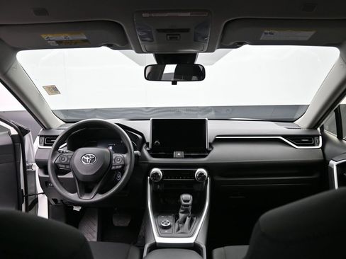 Certified 2025 Toyota RAV4 LE image 25