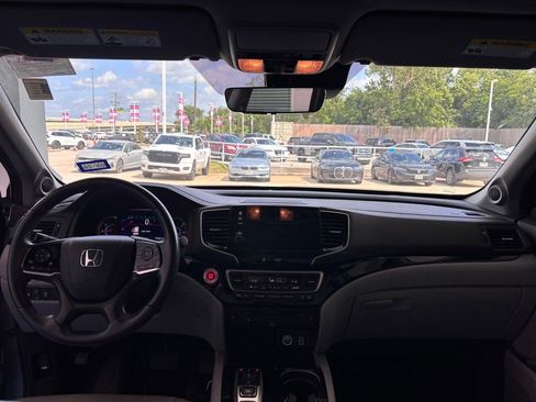 Used 2021 Honda Pilot Touring image 14