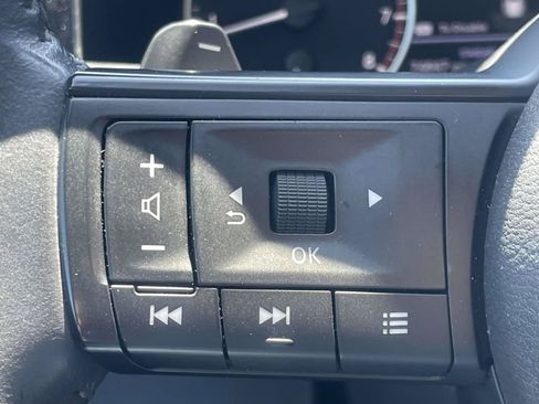 Used 2024 Nissan Pathfinder SV FWD image 23
