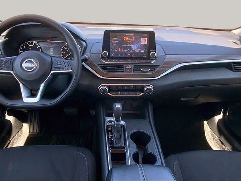 Used 2025 Nissan Altima 2.5 SV FWD image 16