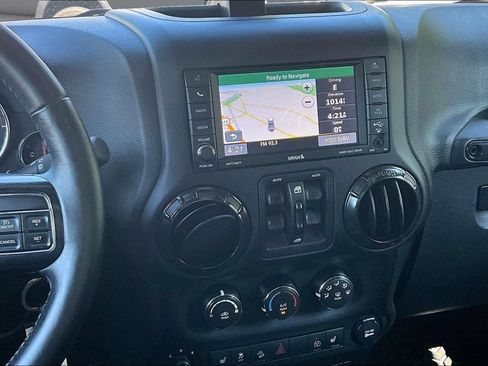 Used 2017 Jeep Wrangler Unlimited Sahara AWD/4WD image 9