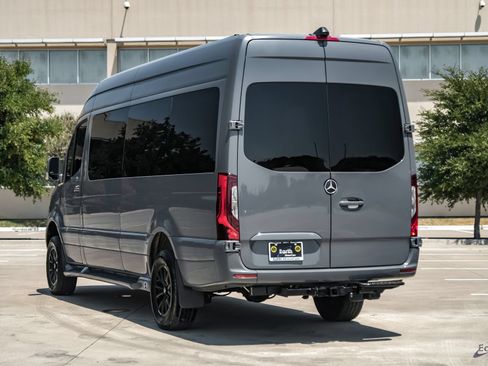 Used 2022 Mercedes-Benz Sprinter 2500 image 11