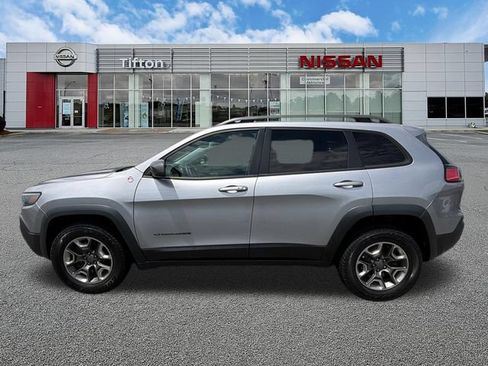Used 2019 Jeep Cherokee Trailhawk w/ Cold Weather Group AWD/4WD image 4