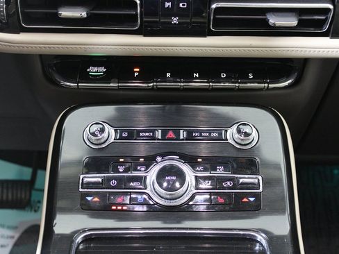 Used 2022 Lincoln Nautilus Reserve image 15