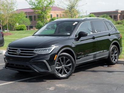 Used 2023 Volkswagen Tiguan SE w/ Panoramic Sunroof Package