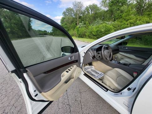 Used 2010 INFINITI G37 x Sedan w/ Premium Pkg AWD/4WD image 25
