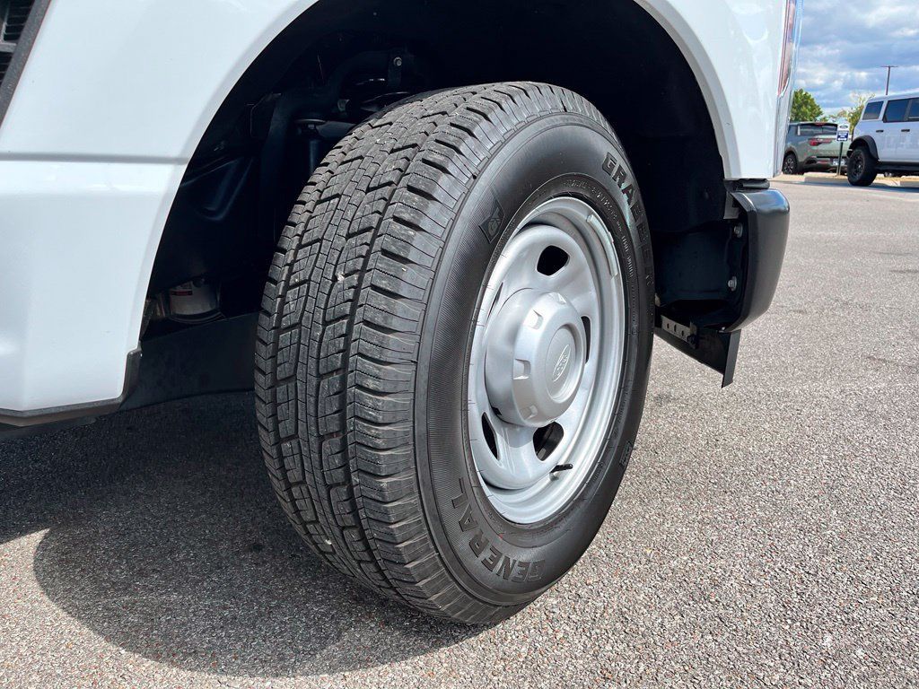 Used 2025 Ford F350 XL RWD image 10