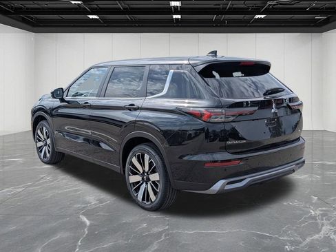 New 2026 Mitsubishi Outlander SE AWD/4WD image 3