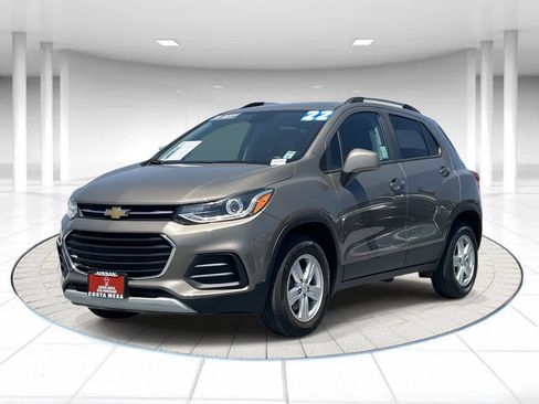 Used 2022 Chevrolet Trax LT w/ Driver Confidence Package AWD/4WD image 1