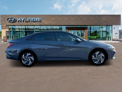 New 2025 Hyundai Elantra SEL image 9