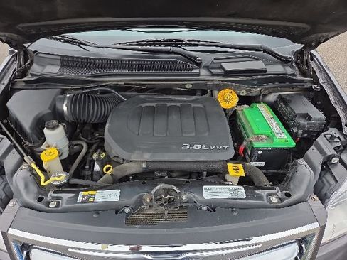 Used 2016 Chrysler Town & Country Touring-L FWD image 66