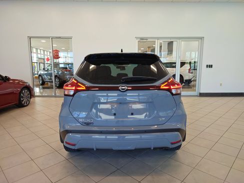 Used 2023 Nissan Kicks SR w/ SR Premium Package FWD image 4