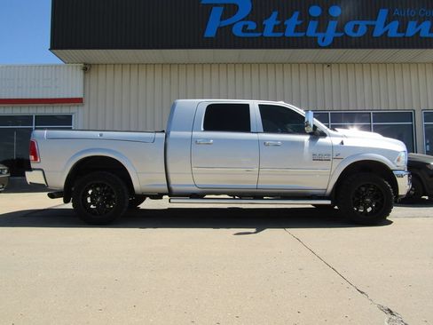Used 2017 RAM 2500 Laramie w/ Convenience Group AWD/4WD image 2