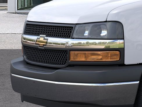 New 2026 Chevrolet Express 2500 Extended RWD image 13