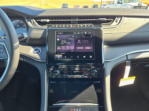 New 2025 Jeep Grand Cherokee Altitude image 20