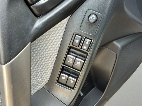 Used 2017 Subaru Forester 2.5i Premium w/ All-Weather Package image 18