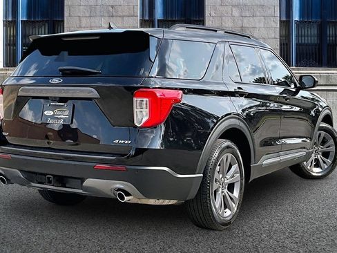 Used 2022 Ford Explorer XLT w/ Equipment Group 202A AWD/4WD image 11