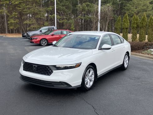 Certified 2025 Honda Accord LX image 6