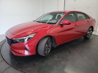 Used 2023 Hyundai Elantra SEL w/ Convenience Package FWD video 3