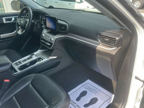 Used 2023 Ford Explorer XLT w/ Equipment Group 202A RWD image 9