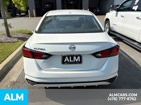 Used 2025 Nissan Altima 2.5 SV FWD image 5
