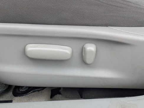 Used 2010 Toyota Camry LE FWD image 18